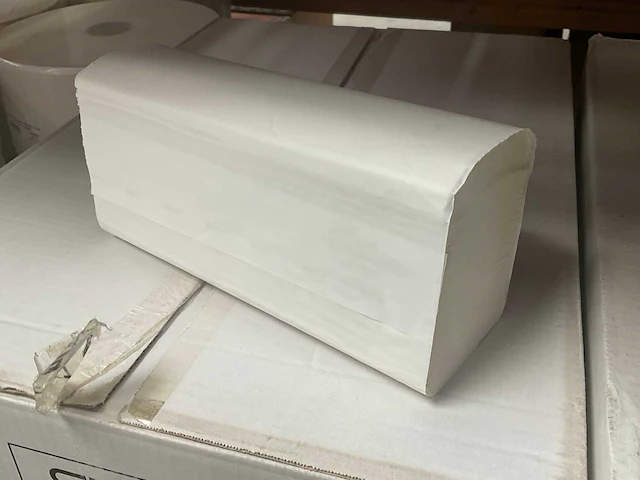 Cws doos á 3750 stuks handdoekjes (6x) - afbeelding 2 van  3