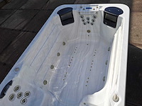 Cyclone spa’s 8 persoons jacuzzi en buitenspa - afbeelding 2 van  2