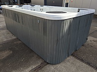 Cyclone spa’s 8 persoons jacuzzi en buitenspa - afbeelding 2 van  2