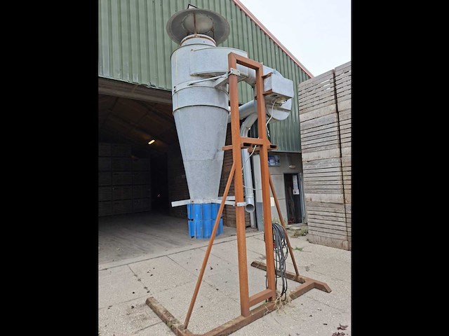 Cycloonafscheider / stofafzuiginstallatie - afbeelding 1 van  7