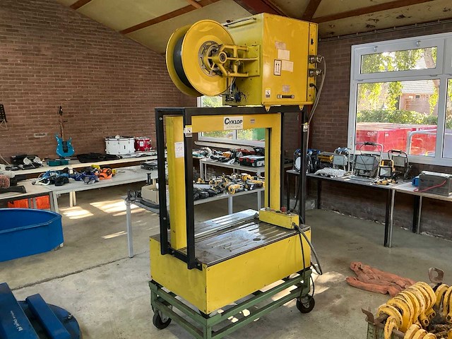 Cyclop sap 7 oll omsnoermachine - afbeelding 1 van  6