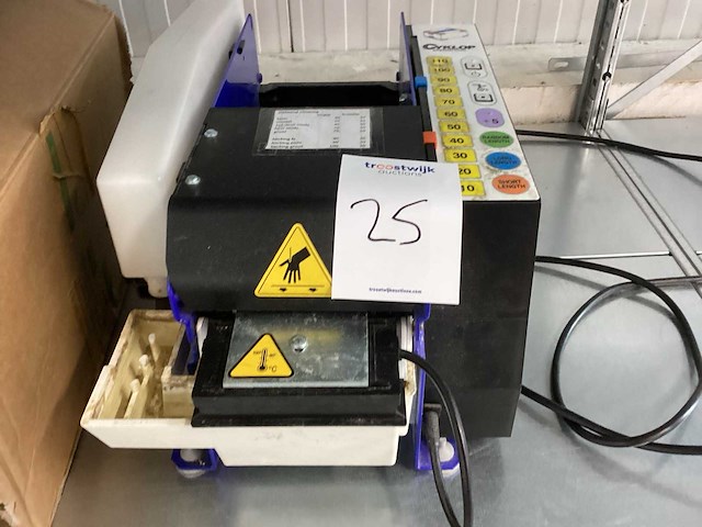Cyklop elektronische natplakbandmachine incl. doos met rollen tapepapier - afbeelding 3 van  6