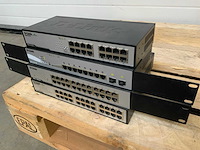 D-link switch (4x) - afbeelding 1 van  3
