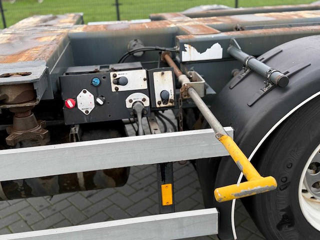 D-tec - ft-43-03v - lift assen voor en achter - uitschuifbaar - container chassis - 2005 - oplegger - afbeelding 24 van  31