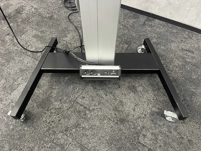 D3 - 84" monitor op verrijdbare standaard - afbeelding 9 van  17