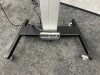 D3 - 84" monitor op verrijdbare standaard - afbeelding 9 van  17