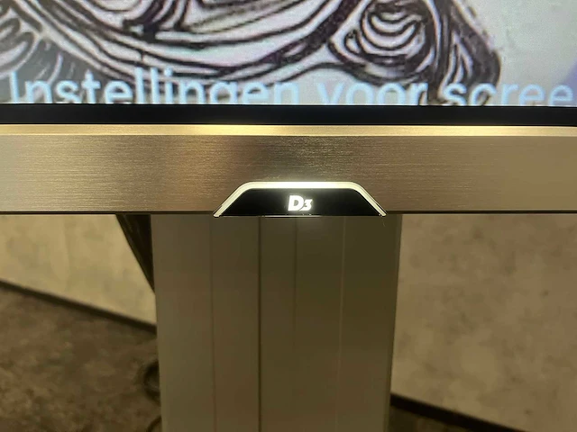 D3 - 84" monitor op verrijdbare standaard - afbeelding 12 van  17
