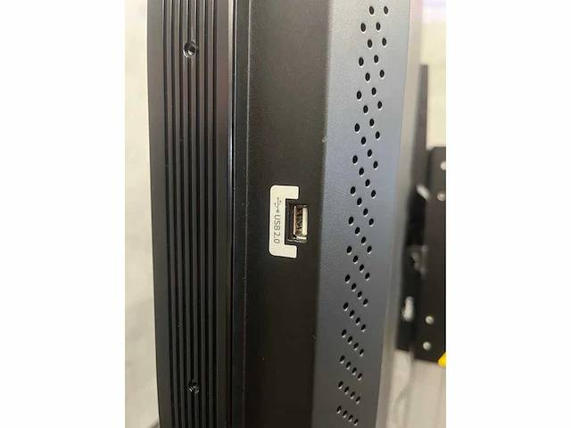 D3 - 84" monitor op verrijdbare standaard - afbeelding 17 van  17