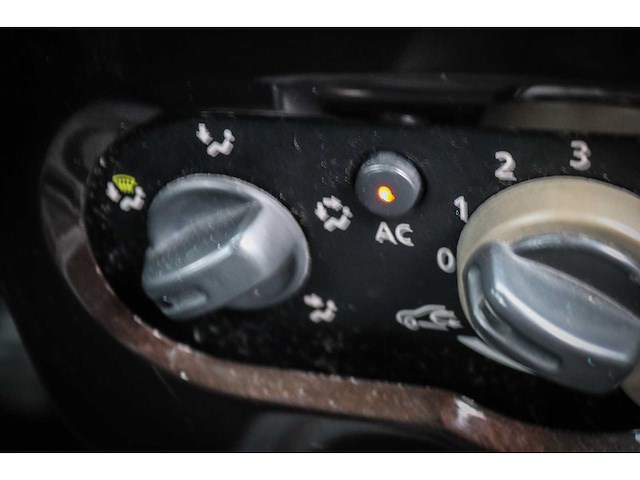 Dacia - duster - 1.6 lauréate 2wd 16-pzj-5 - afbeelding 5 van  17