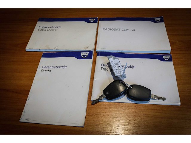 Dacia - duster - 1.6 lauréate 2wd 16-pzj-5 - afbeelding 9 van  17