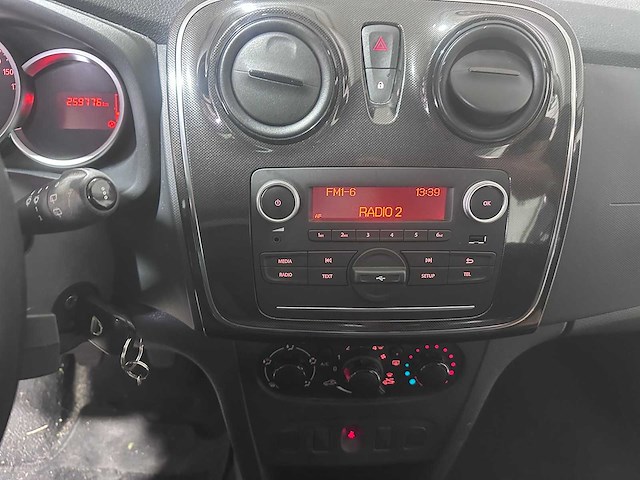 Dacia - sandero - 0.9 tce bi-fuel amb. - car - 2017 - afbeelding 2 van  16