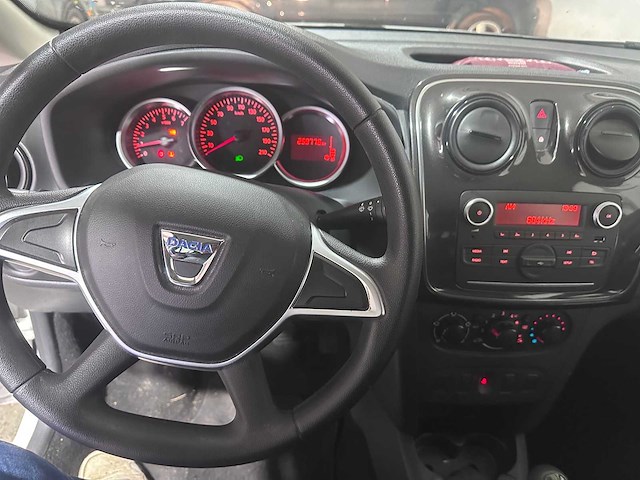 Dacia - sandero - 0.9 tce bi-fuel amb. - car - 2017 - afbeelding 15 van  16