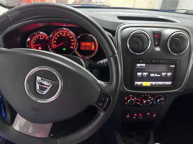 Dacia - sandero - 0.9 tce stepway lau. - 4-srk-89 - afbeelding 2 van  21