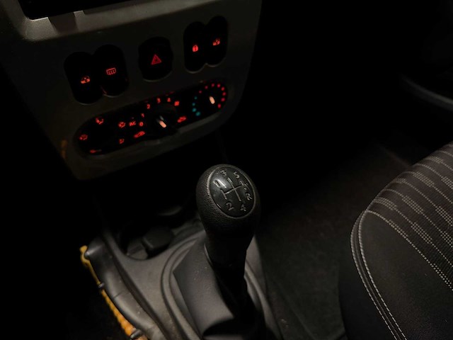 Dacia - sandero - 1.2 blackline 2011 65-pbg-7 iaw - afbeelding 14 van  16