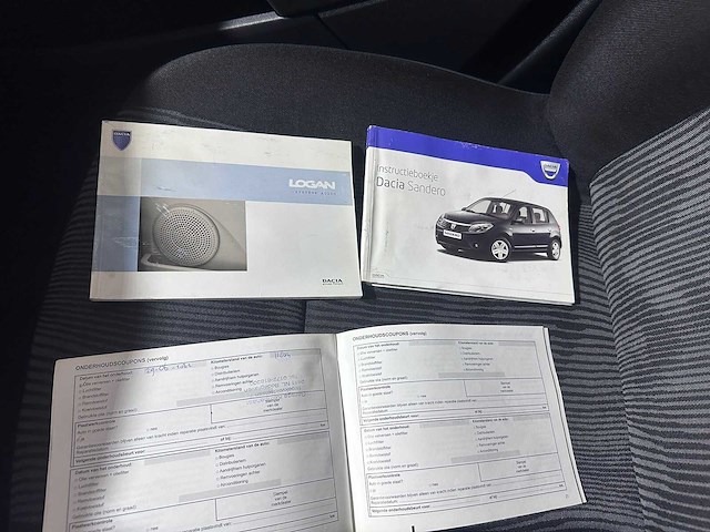 Dacia - sandero - 1.6 lauréate - 35-jln-6 - afbeelding 11 van  20