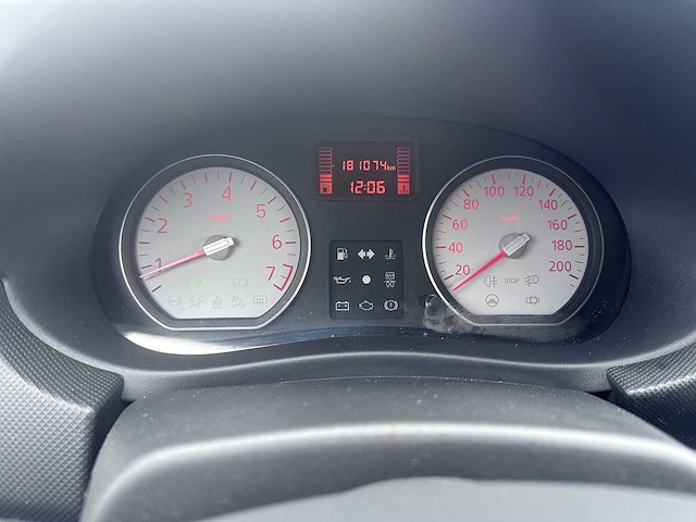 Dacia - sandero - 1.6 lauréate - 35-jln-6 - afbeelding 2 van  15