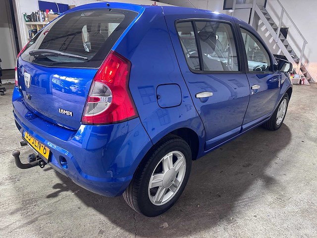 Dacia - sandero - 1.6 lauréate - 35-jln-6 - afbeelding 11 van  12