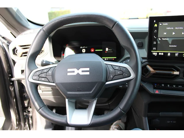 Dacia bigster mild hybrid-g140 met kenteken jsv-16-j. uitgerust met 1,2 benzinemotor en lpg installatie en ... - afbeelding 2 van  14