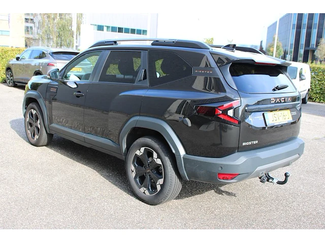 Dacia bigster mild hybrid-g140 met kenteken jsv-16-j. uitgerust met 1,2 benzinemotor en lpg installatie en ... - afbeelding 9 van  14