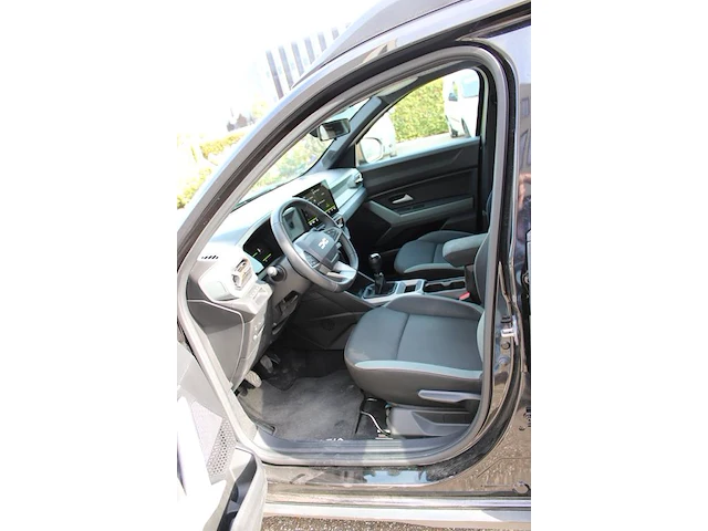 Dacia bigster mild hybrid-g140 met kenteken jsv-16-j. uitgerust met 1,2 benzinemotor en lpg installatie en ... - afbeelding 11 van  14