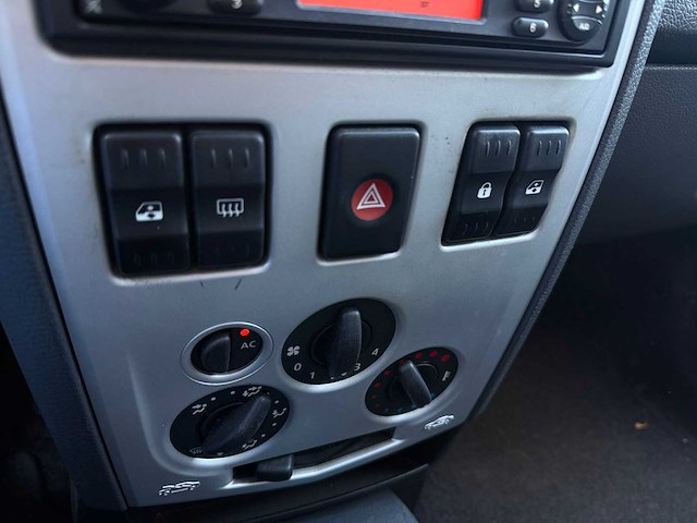 Dacia logan mcv 1.6-16v lauréate, 99-zj-db - afbeelding 2 van  12