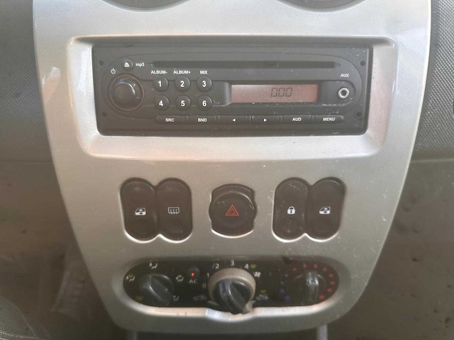 Dacia sandero 1.2 blackline, 51-phg-4 - afbeelding 8 van  9