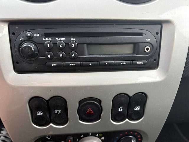 Dacia sandero 1.2 blackline , 87-rgr-2 - afbeelding 5 van  18
