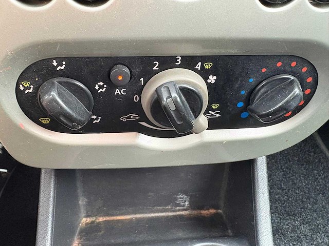 Dacia sandero 1.2 blackline , 87-rgr-2 - afbeelding 6 van  18