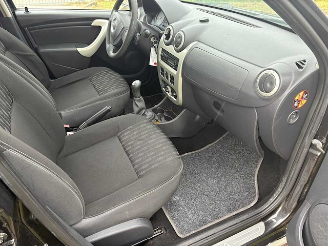 Dacia sandero 1.2 blackline , 87-rgr-2 - afbeelding 8 van  18