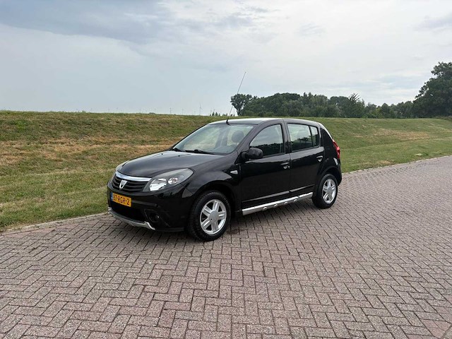 Dacia sandero 1.2 blackline , 87-rgr-2 - afbeelding 1 van  18