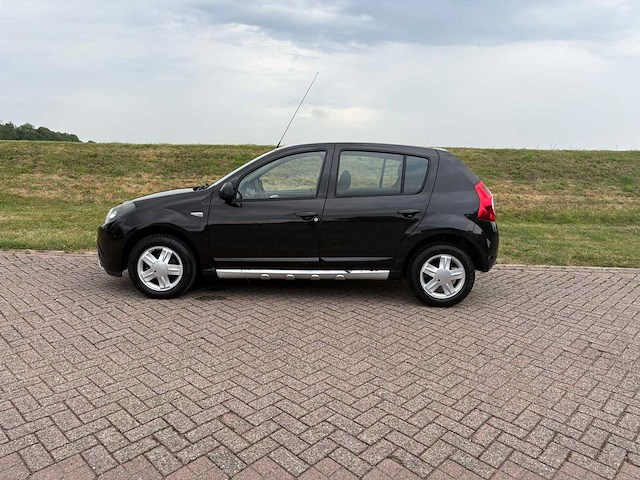 Dacia sandero 1.2 blackline , 87-rgr-2 - afbeelding 12 van  18