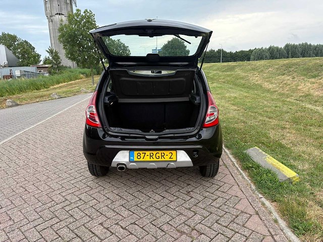 Dacia sandero 1.2 blackline , 87-rgr-2 - afbeelding 15 van  18