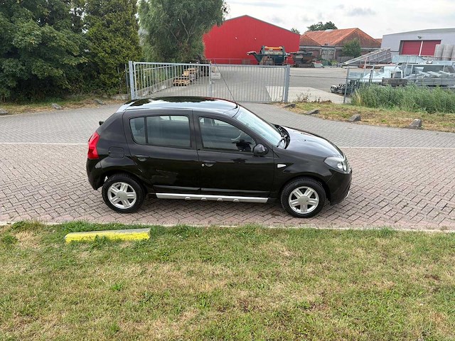 Dacia sandero 1.2 blackline , 87-rgr-2 - afbeelding 16 van  18