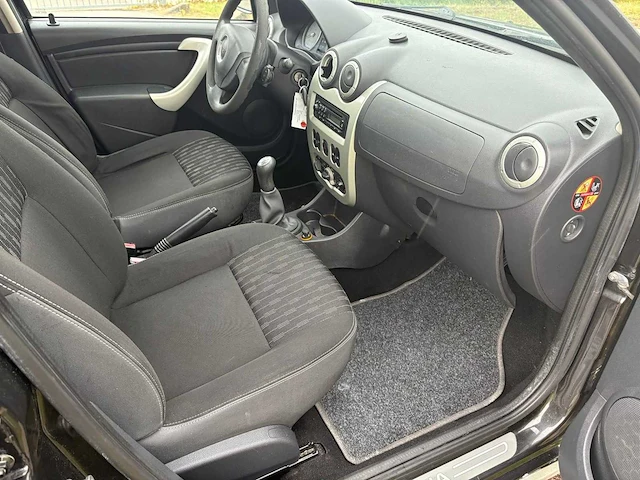 Dacia sandero 1.2 blackline * , 87-rgr-2 - afbeelding 8 van  18