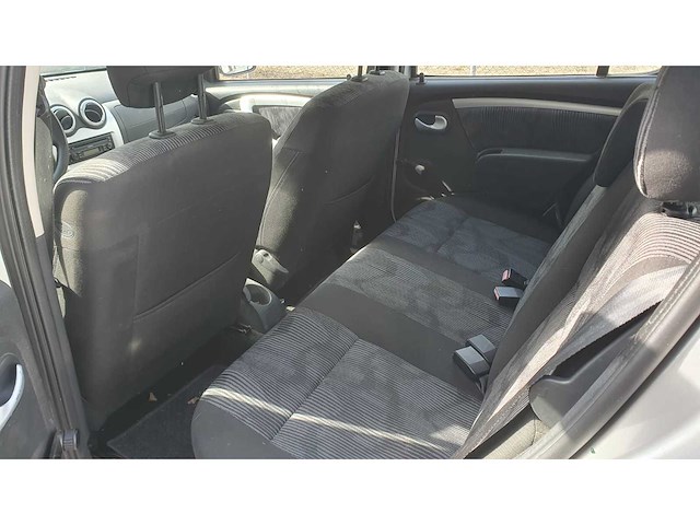 Dacia sandero 1.2 lauréate, 00-pfb-1 - afbeelding 7 van  10