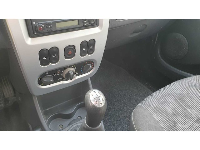 Dacia sandero 1.2 lauréate, 00-pfb-1 - afbeelding 8 van  10