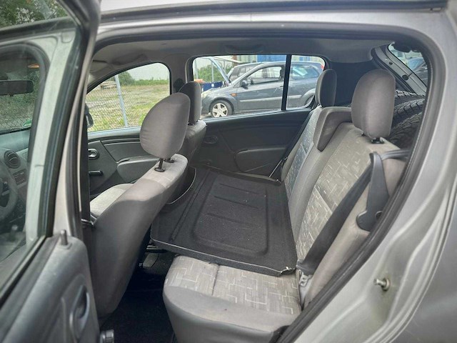 Dacia sandero 1.4, 91-hbt-4 - afbeelding 9 van  13