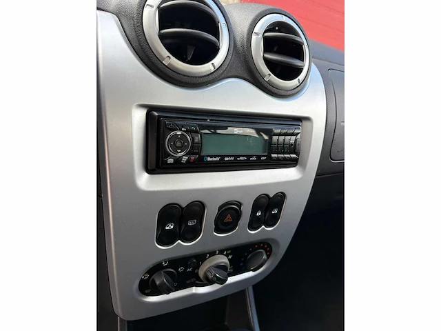 Dacia sandero 1.4 lauréate, 46-htj-2 - afbeelding 11 van  13