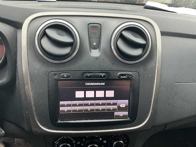 Dacia sandero 51-znt-6 - afbeelding 8 van  29