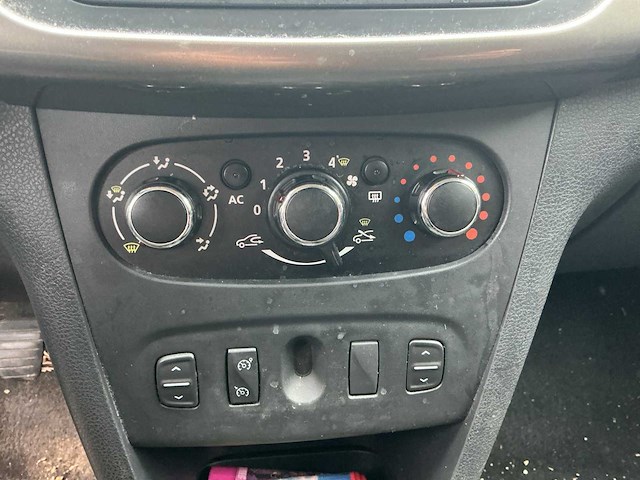 Dacia sandero 51-znt-6 - afbeelding 9 van  29