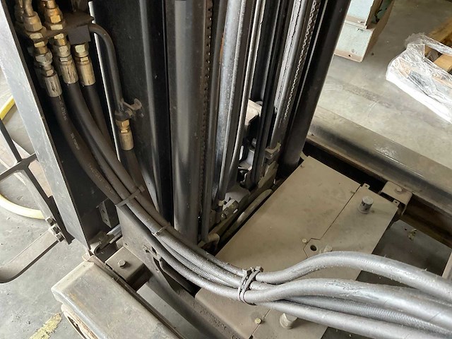 Daewoo - 2002 - br18j - reachtruck - afbeelding 8 van  19