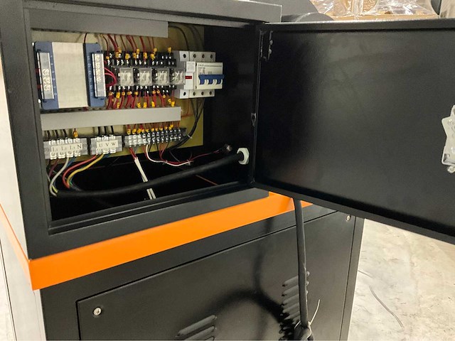 Daewoo - 2025 - 5100 - hydraulische pers - afbeelding 4 van  17