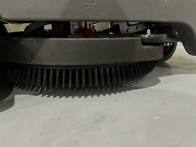 Daewoo - 2025 - daf r70 - zelfrijdende veegmachine - afbeelding 4 van  18