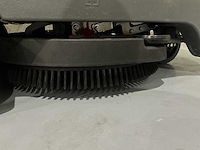 Daewoo - 2025 - daf r70 - zelfrijdende veegmachine - afbeelding 4 van  18