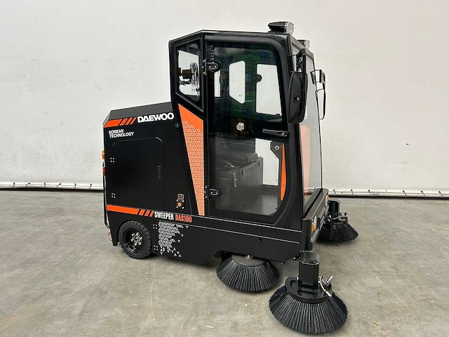 Daewoo - 2025 - das100 - straatveegmachine - afbeelding 28 van  30