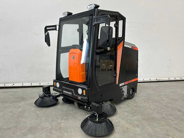 Daewoo - 2025 - das100 - straatveegmachine - afbeelding 1 van  30