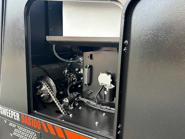 Daewoo - 2025 - das100 - straatveegmachine - afbeelding 3 van  23