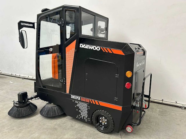 Daewoo - 2025 - das100 - straatveegmachine - afbeelding 12 van  26