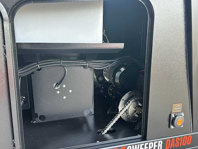 Daewoo - 2025 - das100 - straatveegmachine - afbeelding 11 van  19