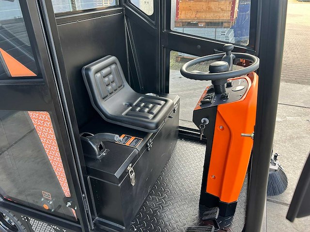 Daewoo - 2025 - das100 - straatveegmachine - afbeelding 1 van  18